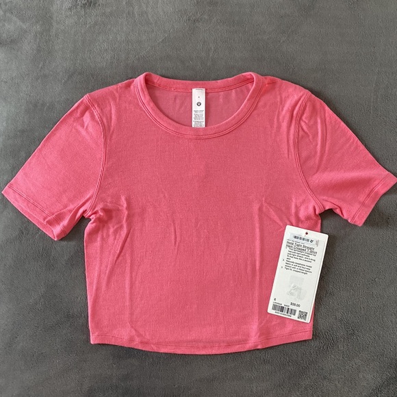 Lululemon Hold Tight Straight-Hem Cropped T-Shirt NWT - Picture 4 of 5